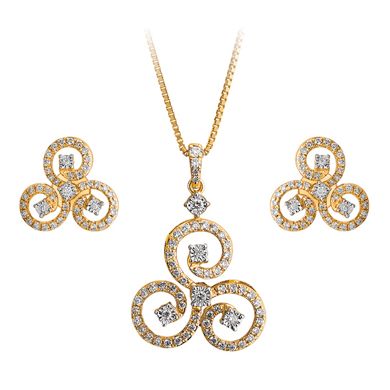 Clover shaped Gold Diamond Pendant Set